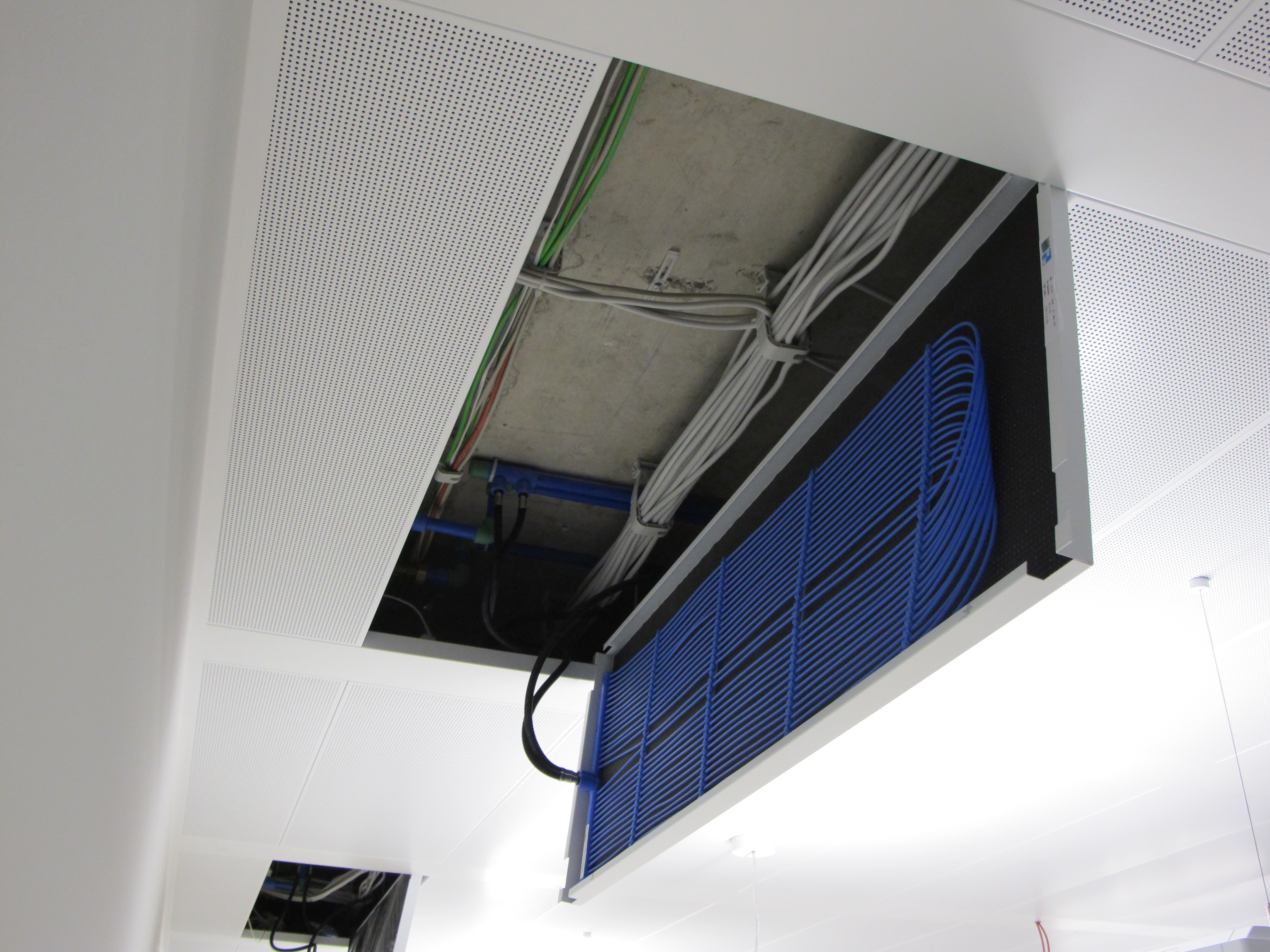 Metallkassette / Metallpaneel – Decke | Clina Heiz- und Kühlelemente GmbH